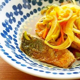 サバの野菜たっぷり！カレー風味南蛮漬け♪